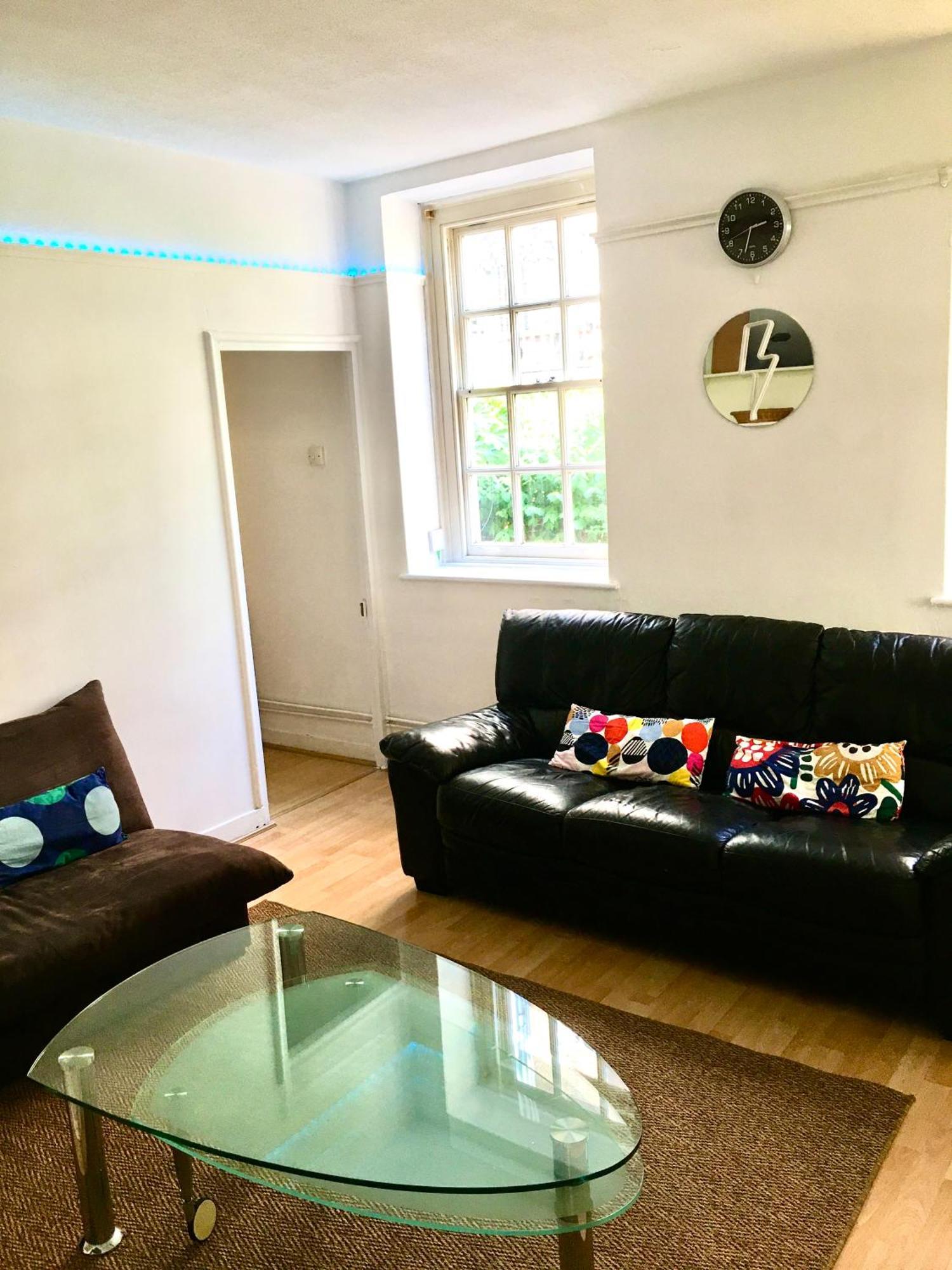 Appartement Stunning -3 Double Bedroom Cozy Flat In Heart Of *