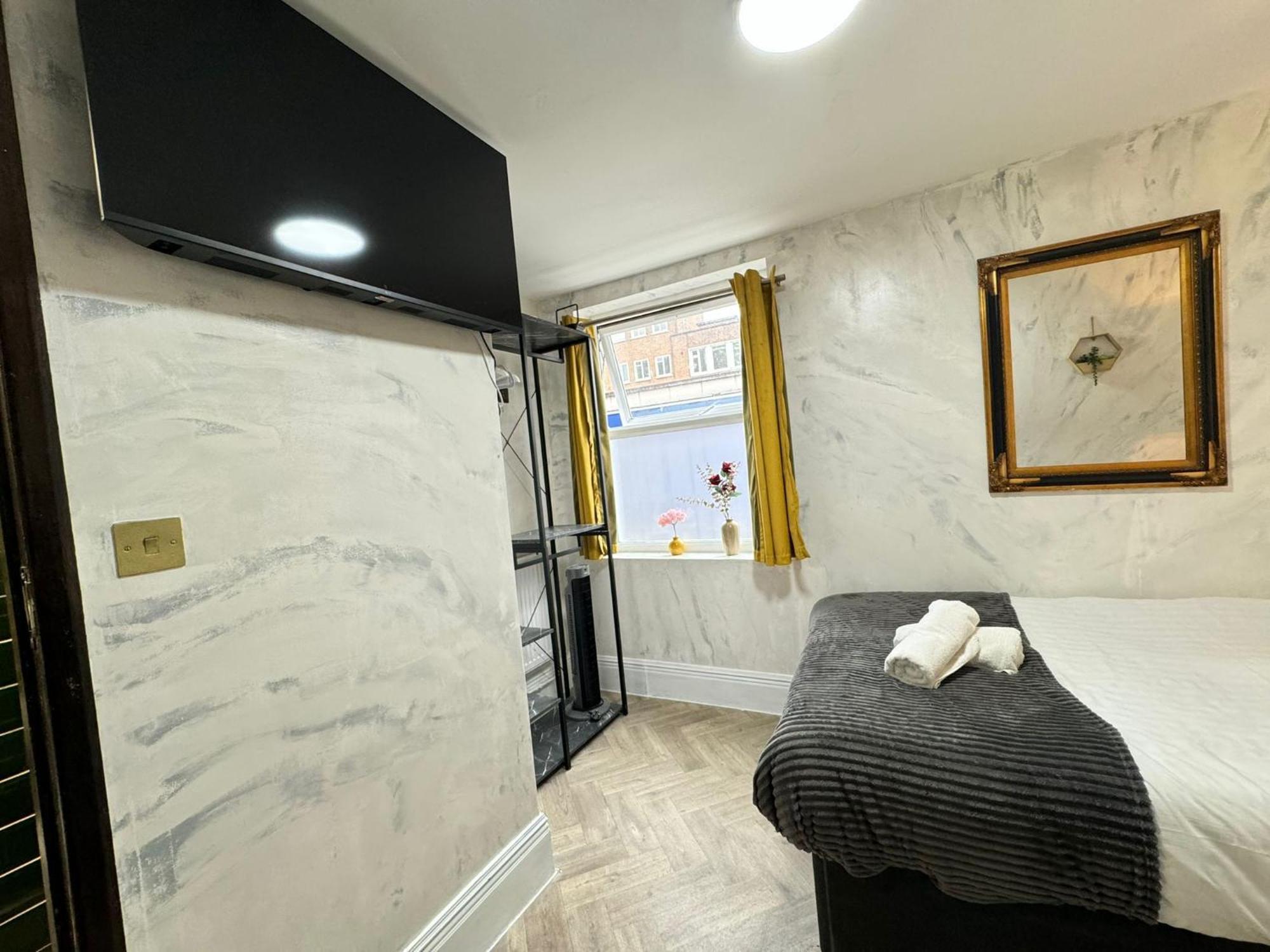 Nd - Hyde Park Hotel