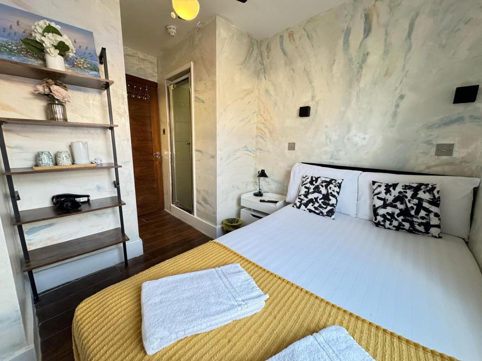 Nd - Hyde Park Hotel