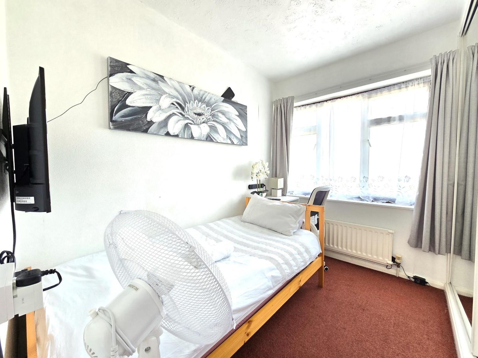 North Downs Guest house *