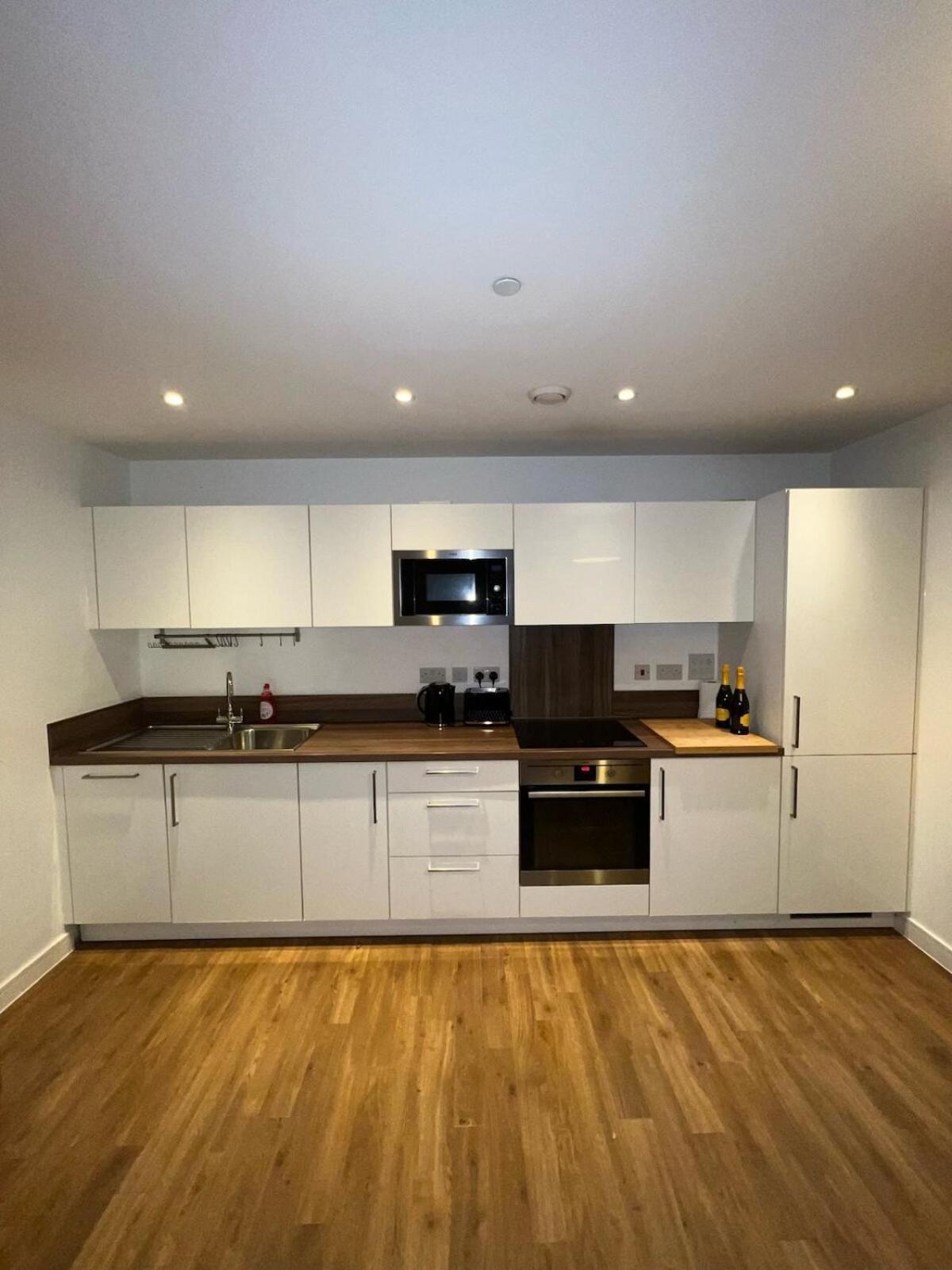 Entire 2 Bedroom Flat Apartamento *