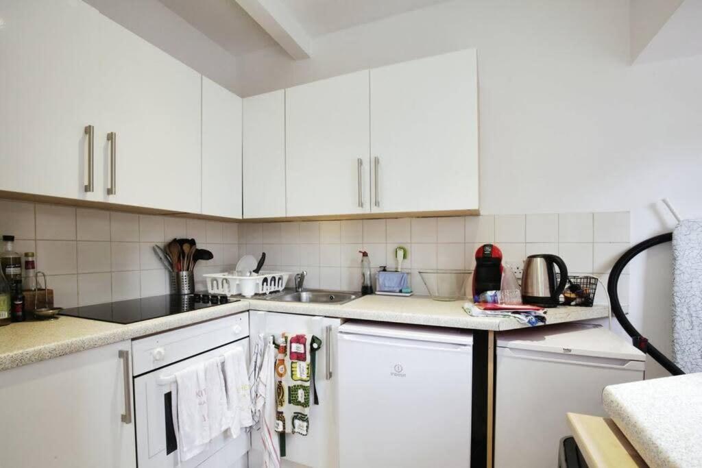 Charming West Your Urban Oasis Appartement Londen