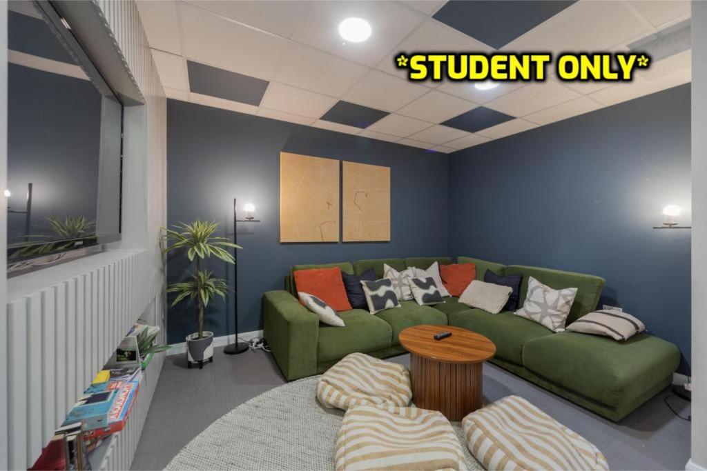 Student Only Zeni Vauxhall