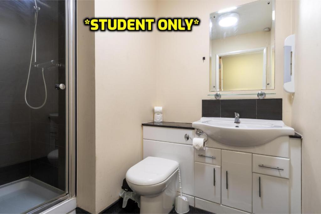 Student Only Zeni Vauxhall * Londres