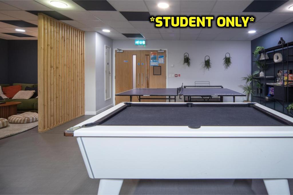 Student Only Zeni Vauxhall Londres