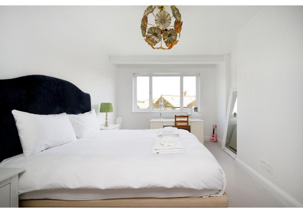 4br House Minutes From Transport & Attractions Сasa de vacaciones