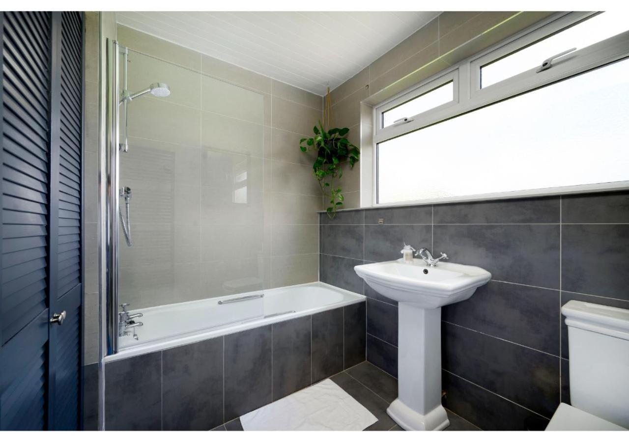 4br House Minutes From Transport & Attractions * Londres