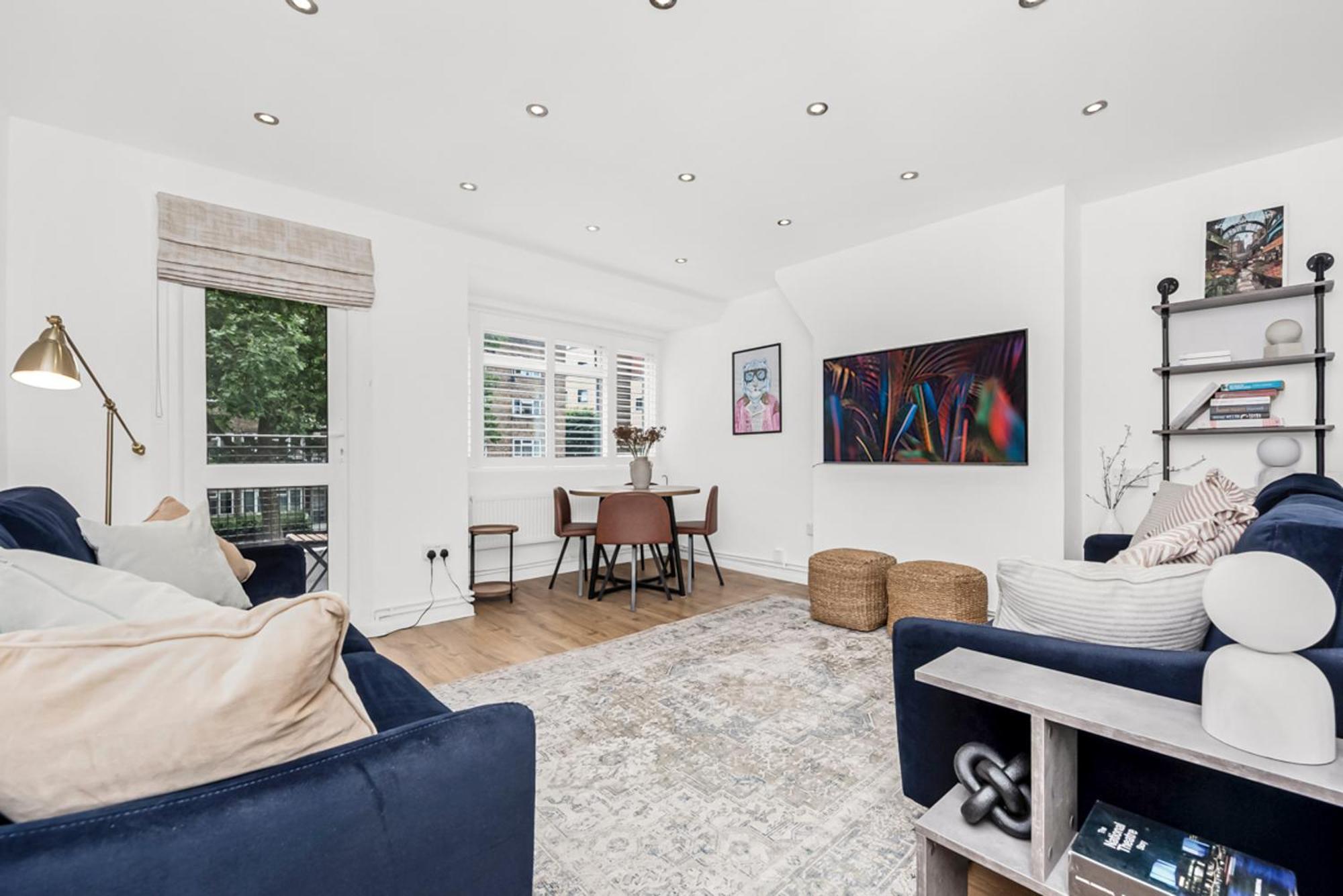 Spacious Bridge Flat Londen