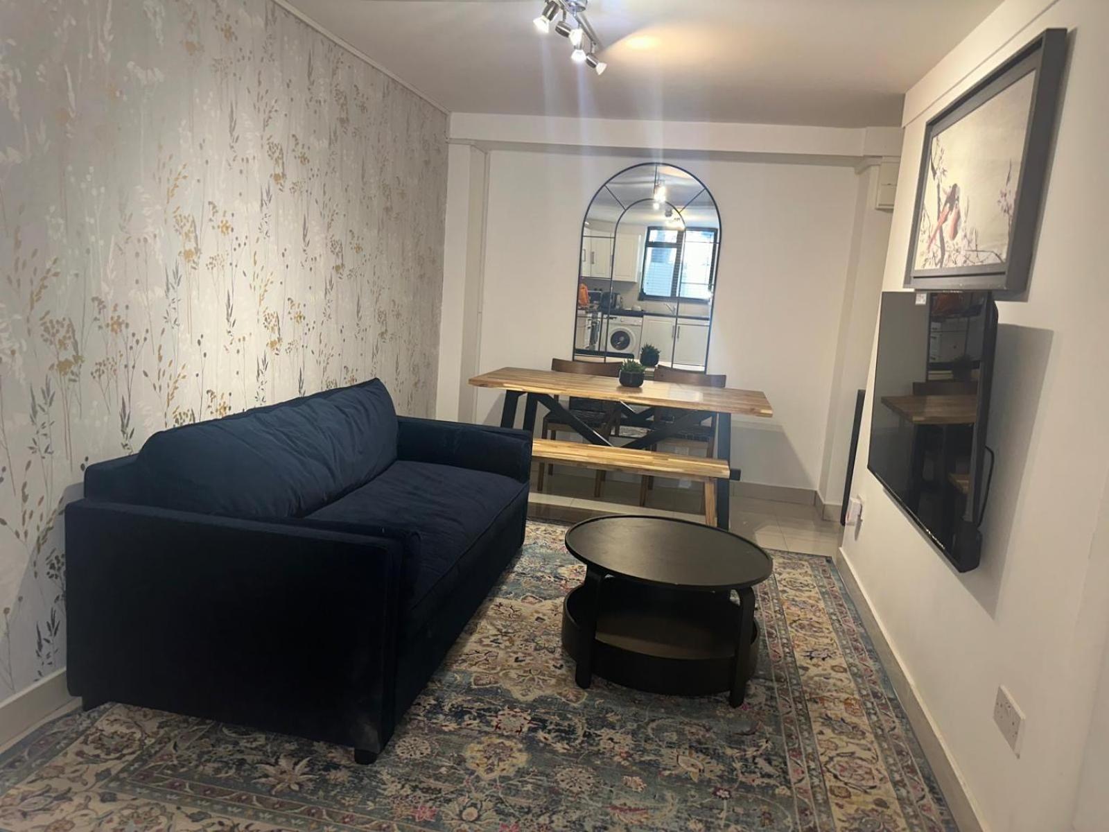 Beautiful Basement In Chiswick * London