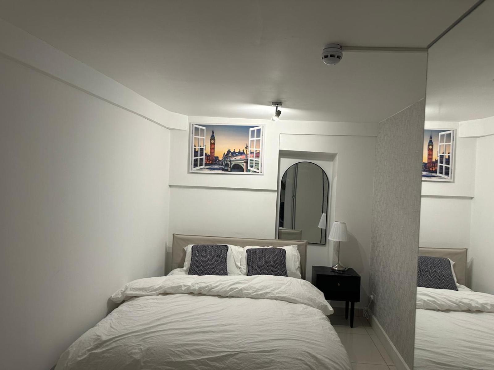 Beautiful Basement In Chiswick Apartment