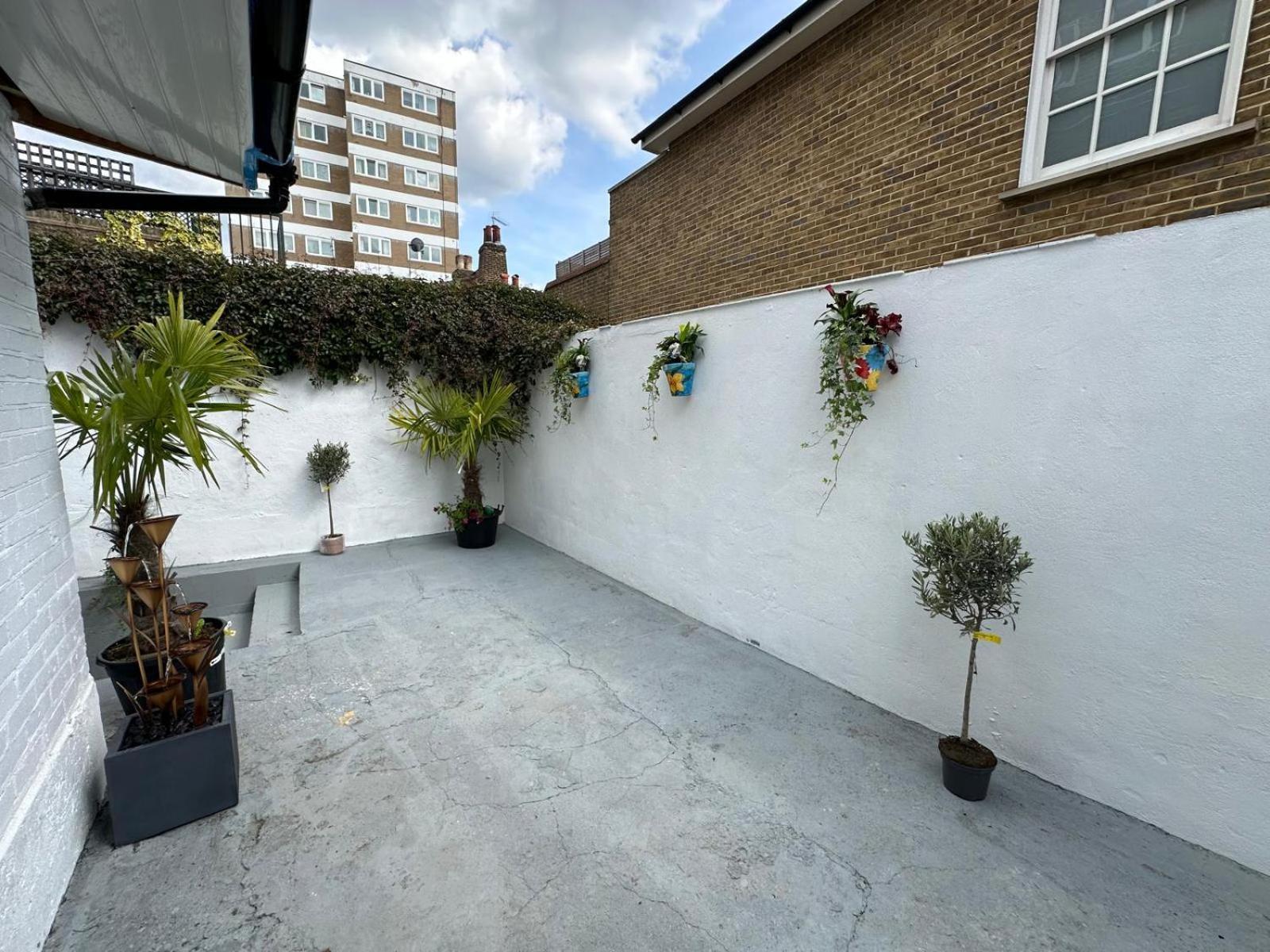 Beautiful Basement In Chiswick *