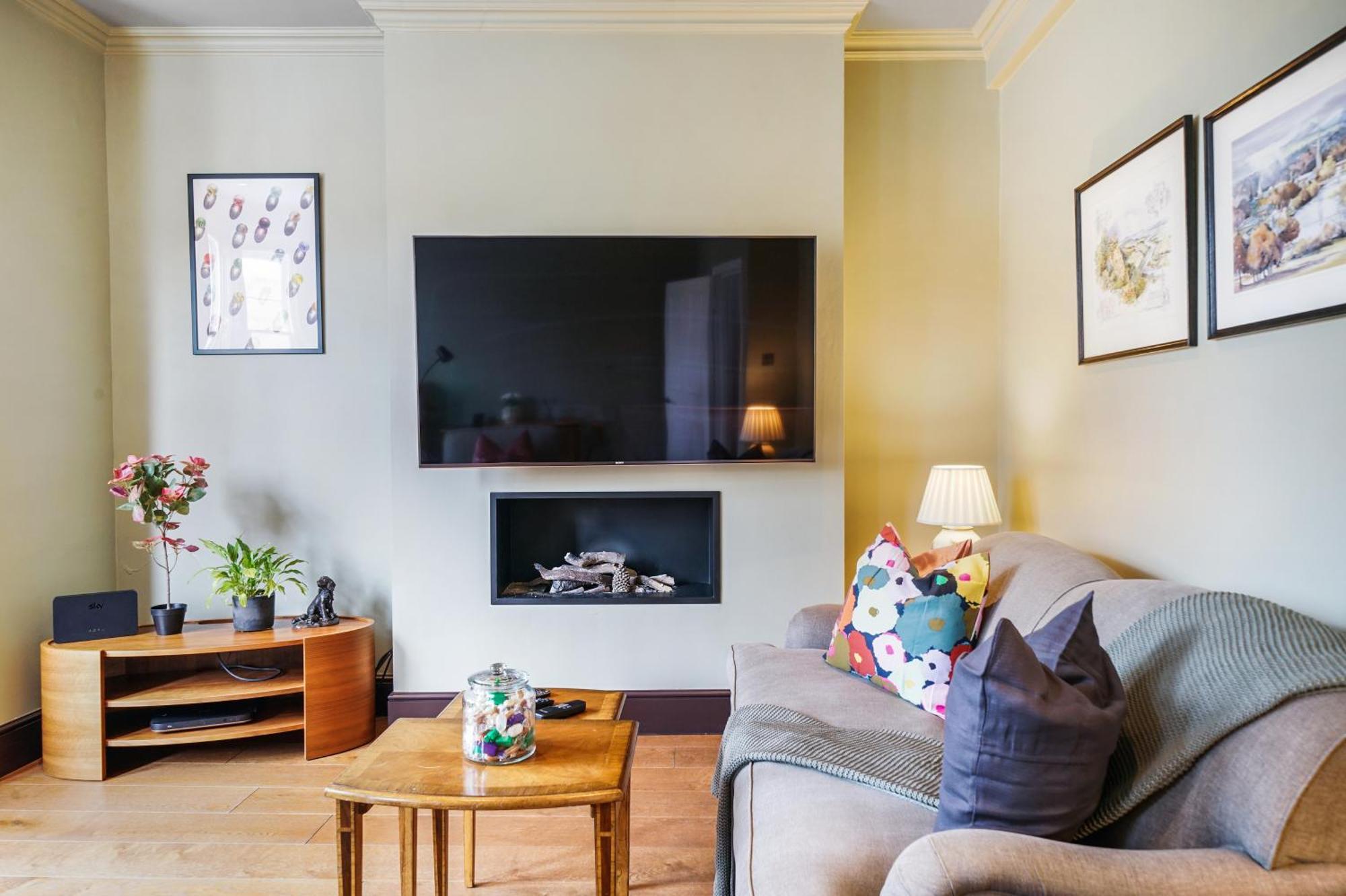 Ferienhaus Stylish 2bed 2 Bath House With Balcony *
