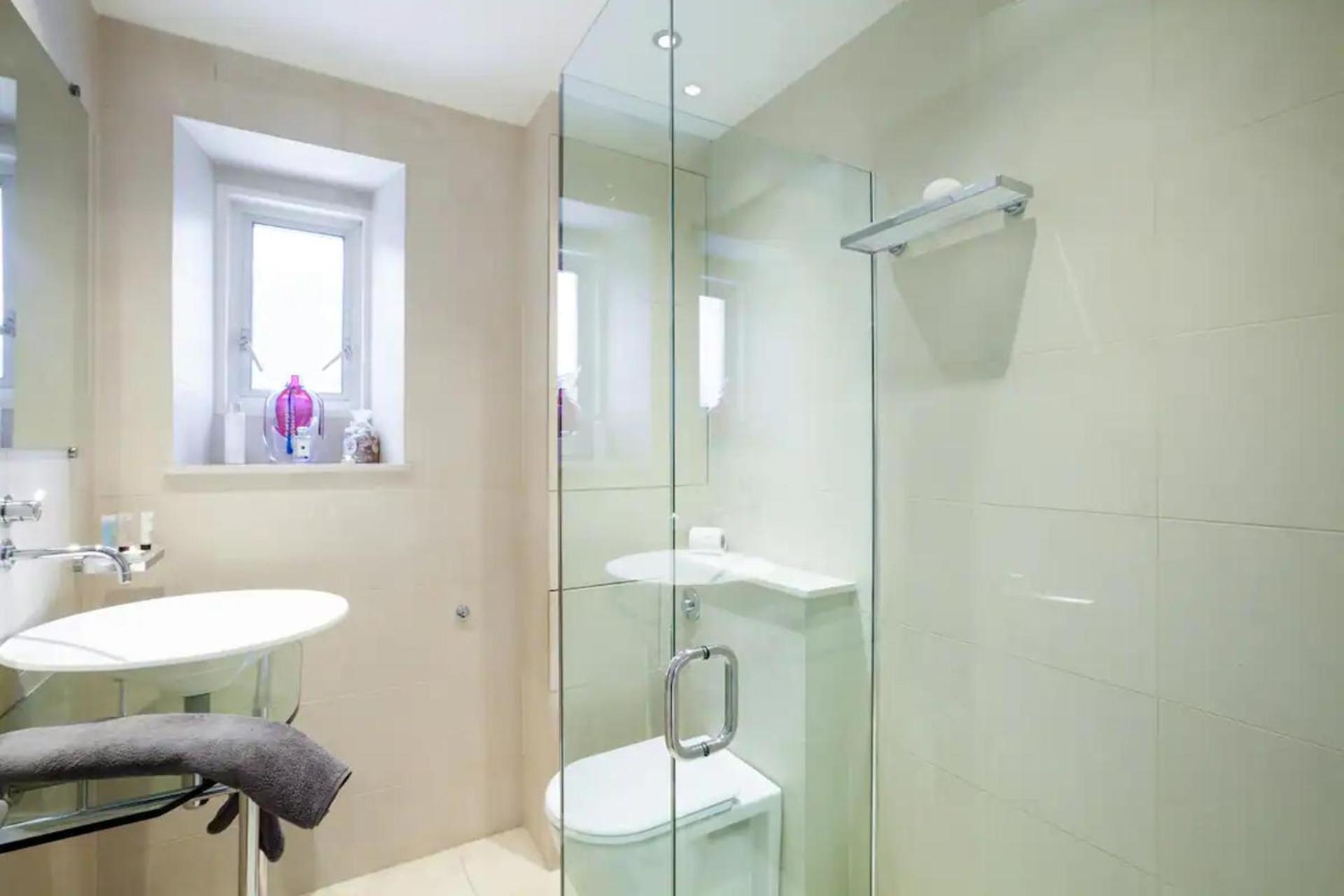 Knightsbridge 4th Floor Walk Up- Penthouse Apartamento *