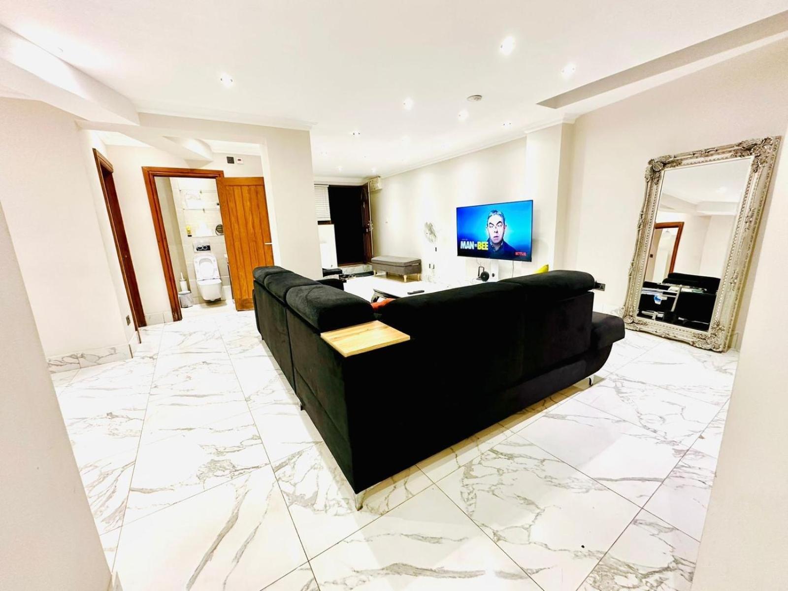 Spacious One Bed In Wembley Appartement *