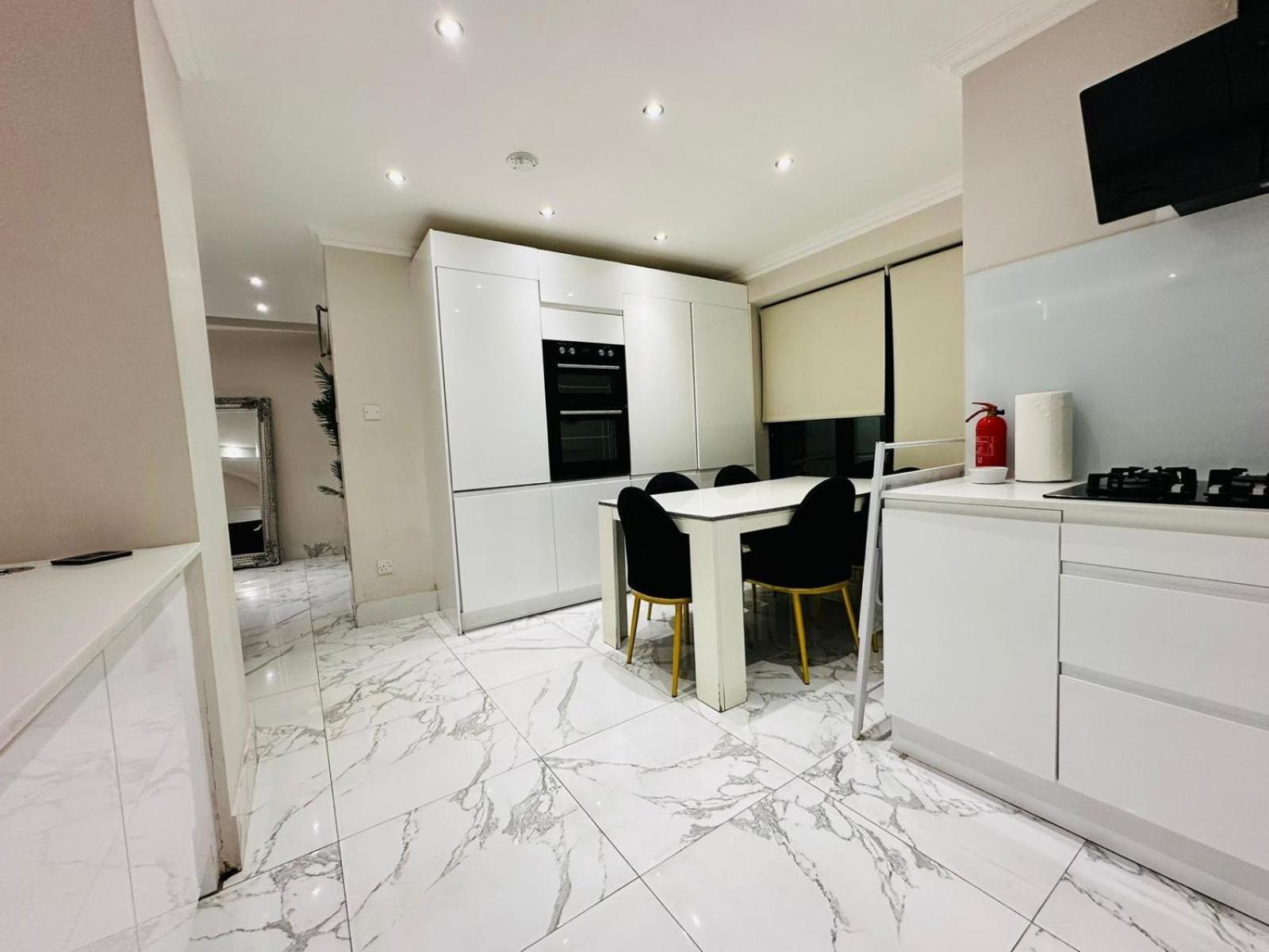 Spacious One Bed In Wembley * Londres
