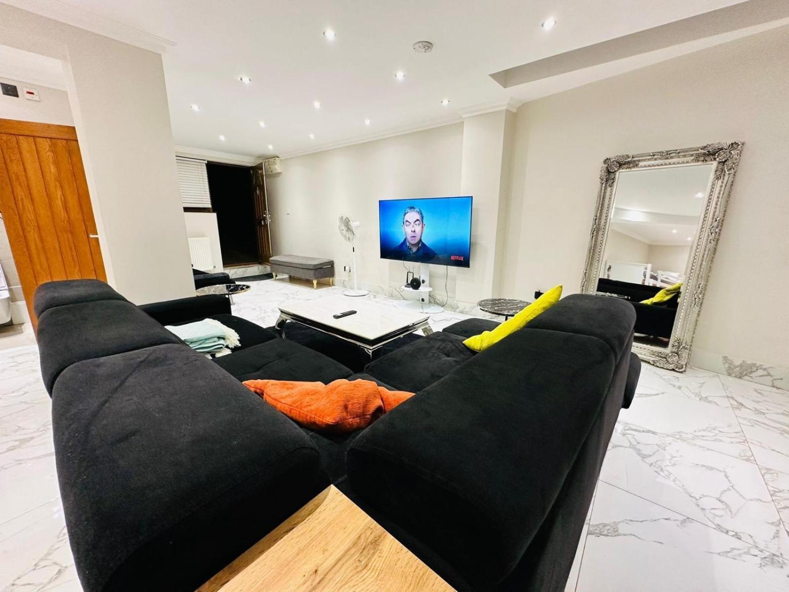Spacious One Bed In Wembley Appartement