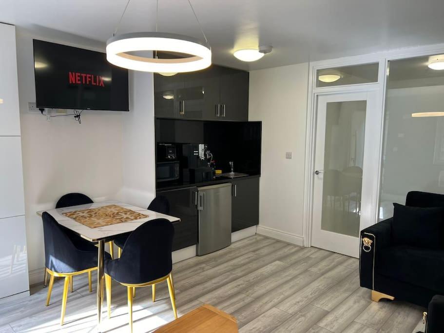 Golders - Modern One Bed Ferienhaus