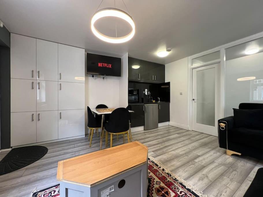 Golders - Modern One Bed Hébergement de vacances *