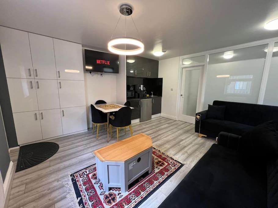 Golders - Modern One Bed Hébergement de vacances *