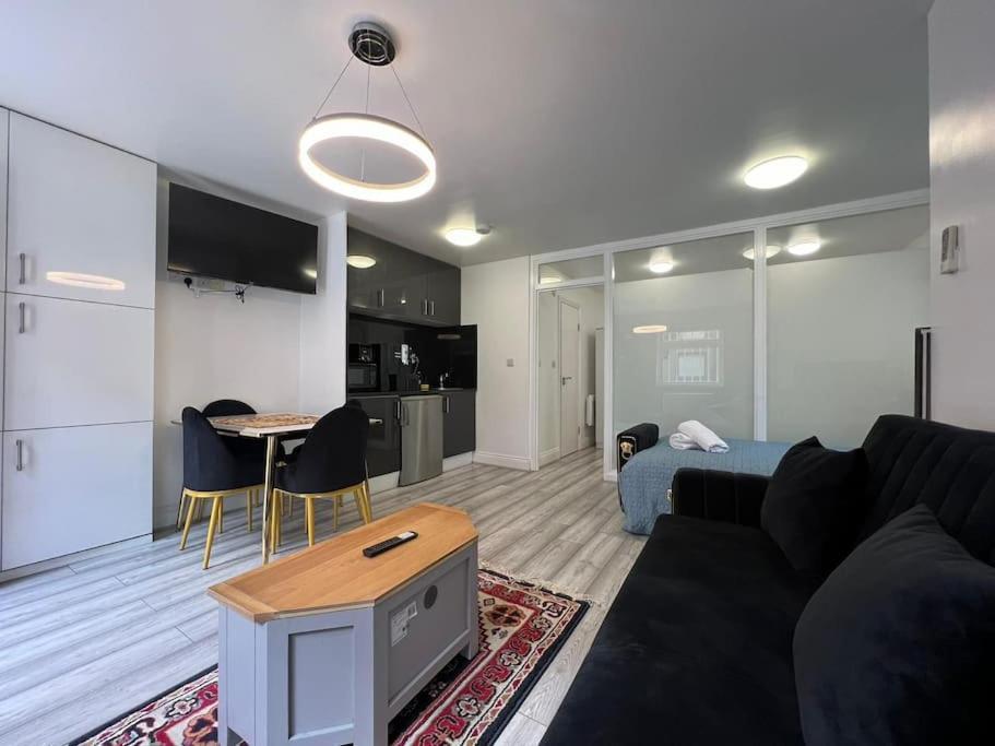 Golders - Modern One Bed * Londres
