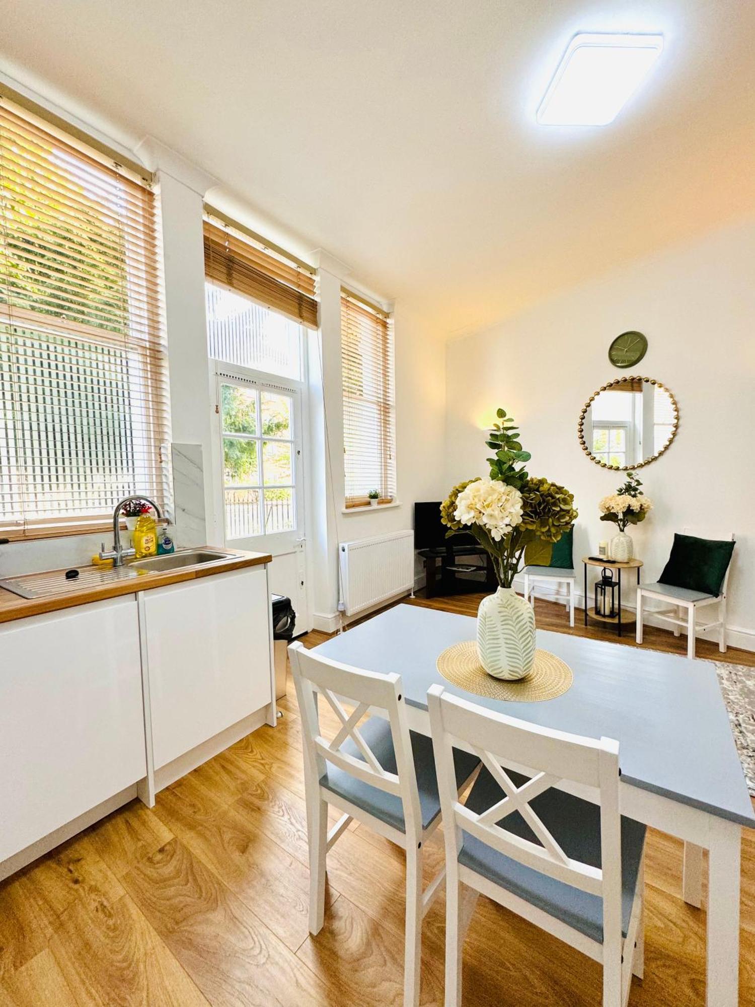 Beautiful 2bedroom Flat In St John Appartement *