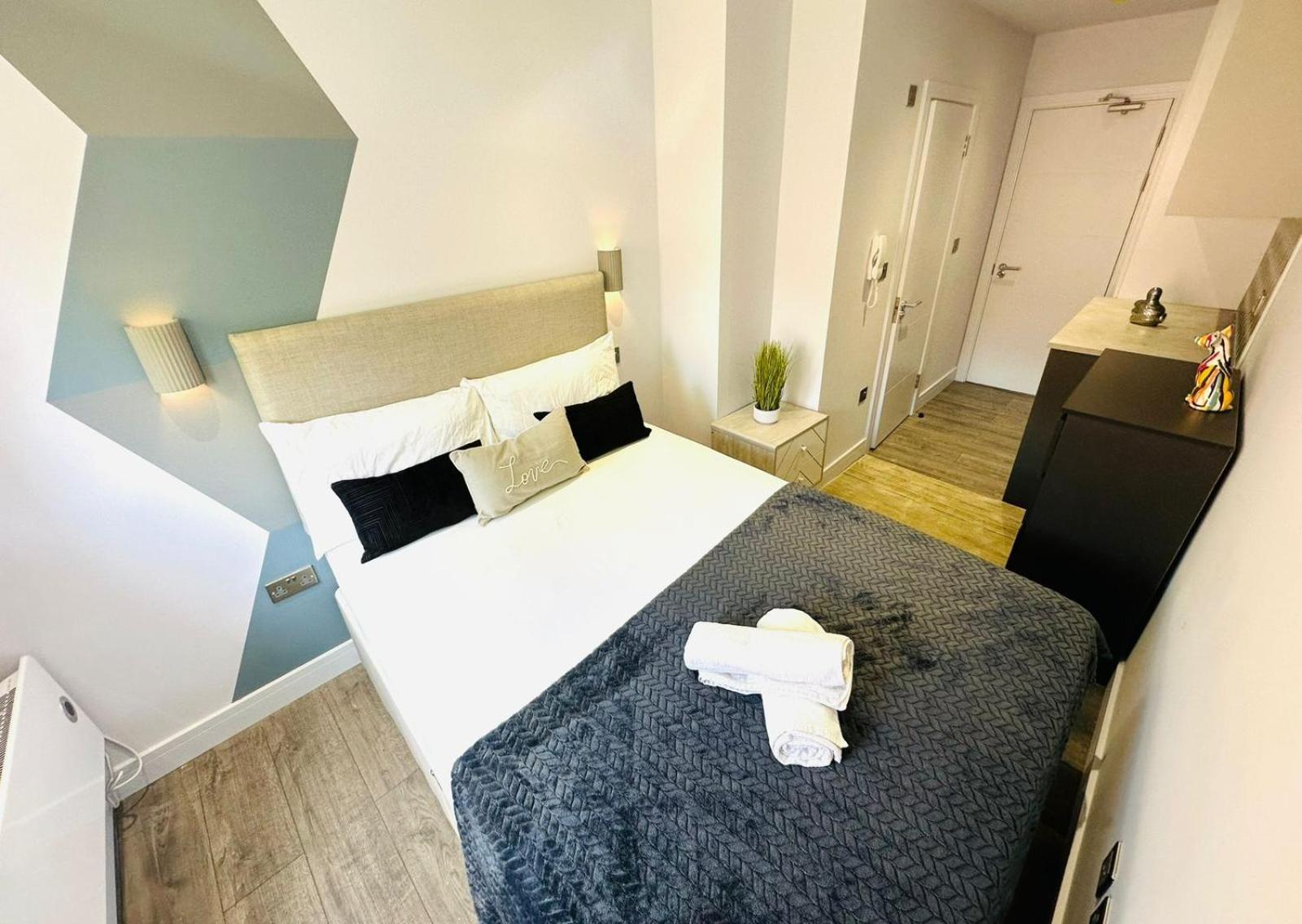 Sw18 Great Location Perfect For Tourist Guest house *