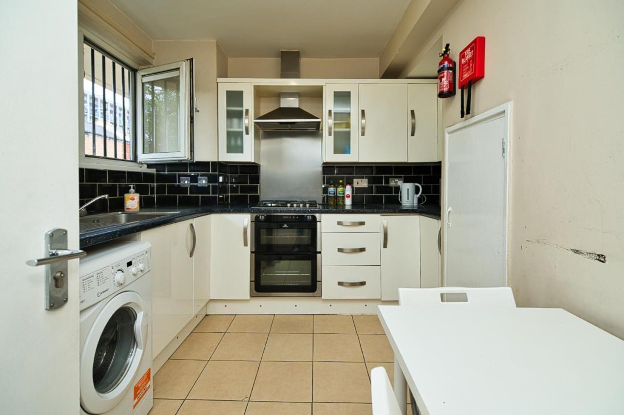 Modern Double Bedroom * Londres