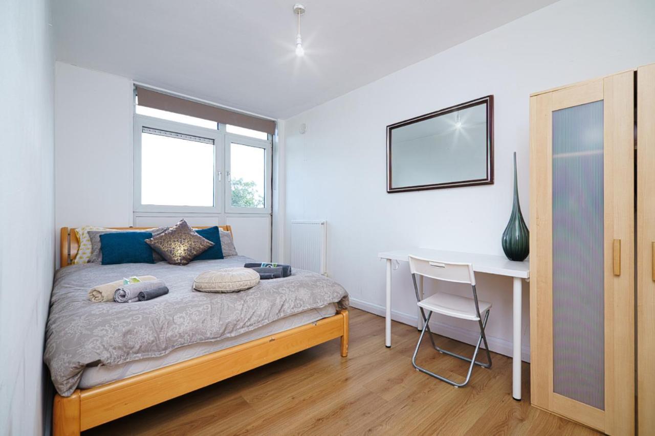 Modern Double Bedroom * Londres