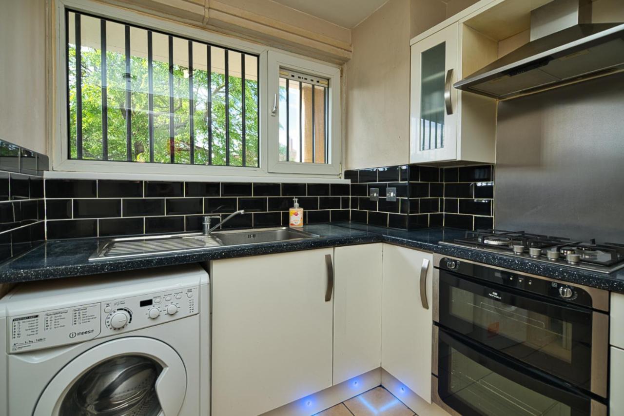 Modern Double Bedroom Gasthuis Londen