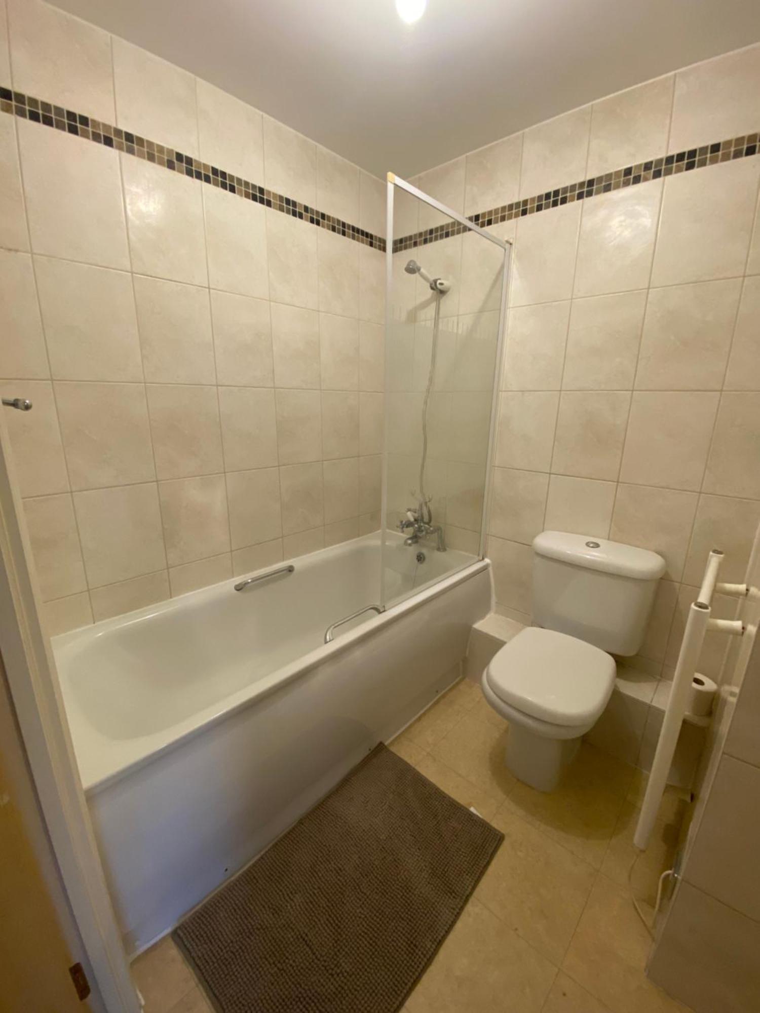 Apartment 2 Bedroom Flat In Riverside West