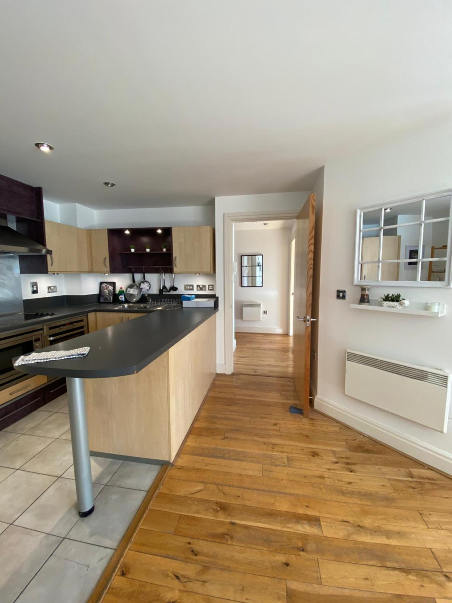 2 Bedroom Flat In Riverside West Londres