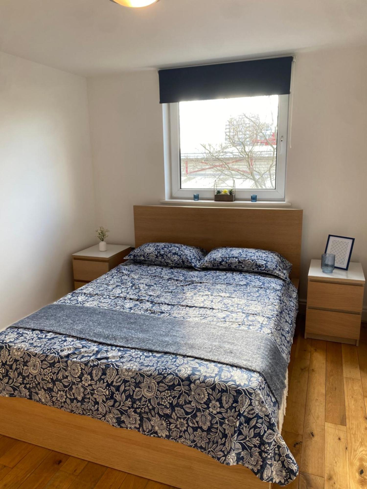 2 Bedroom Flat In Riverside West Appartement