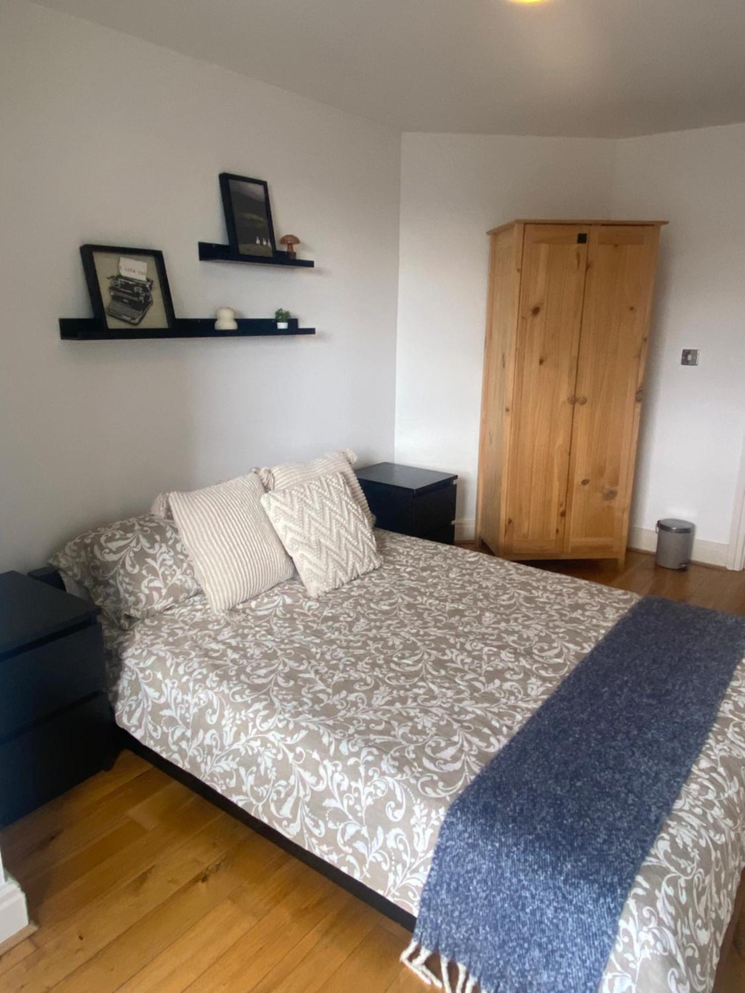 2 Bedroom Flat In Riverside West *