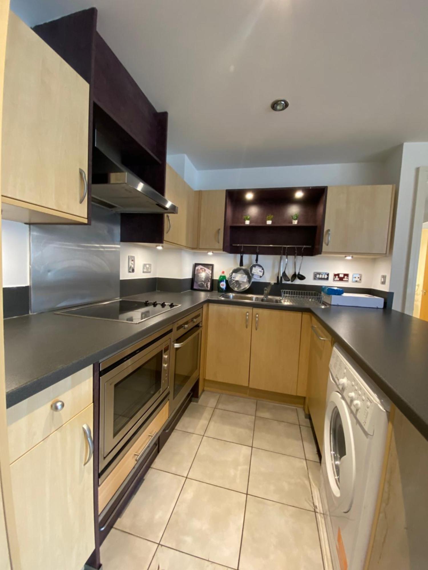 2 Bedroom Flat In Riverside West Appartement *