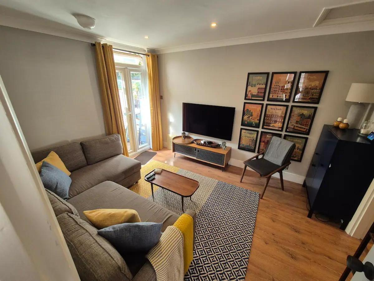 Charming 2 Bed Kennington Oval * Londres