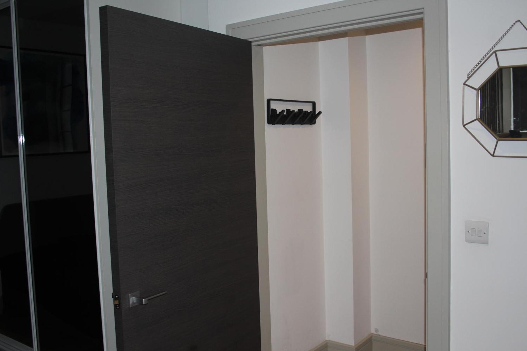 Entire Flat Near Bridge