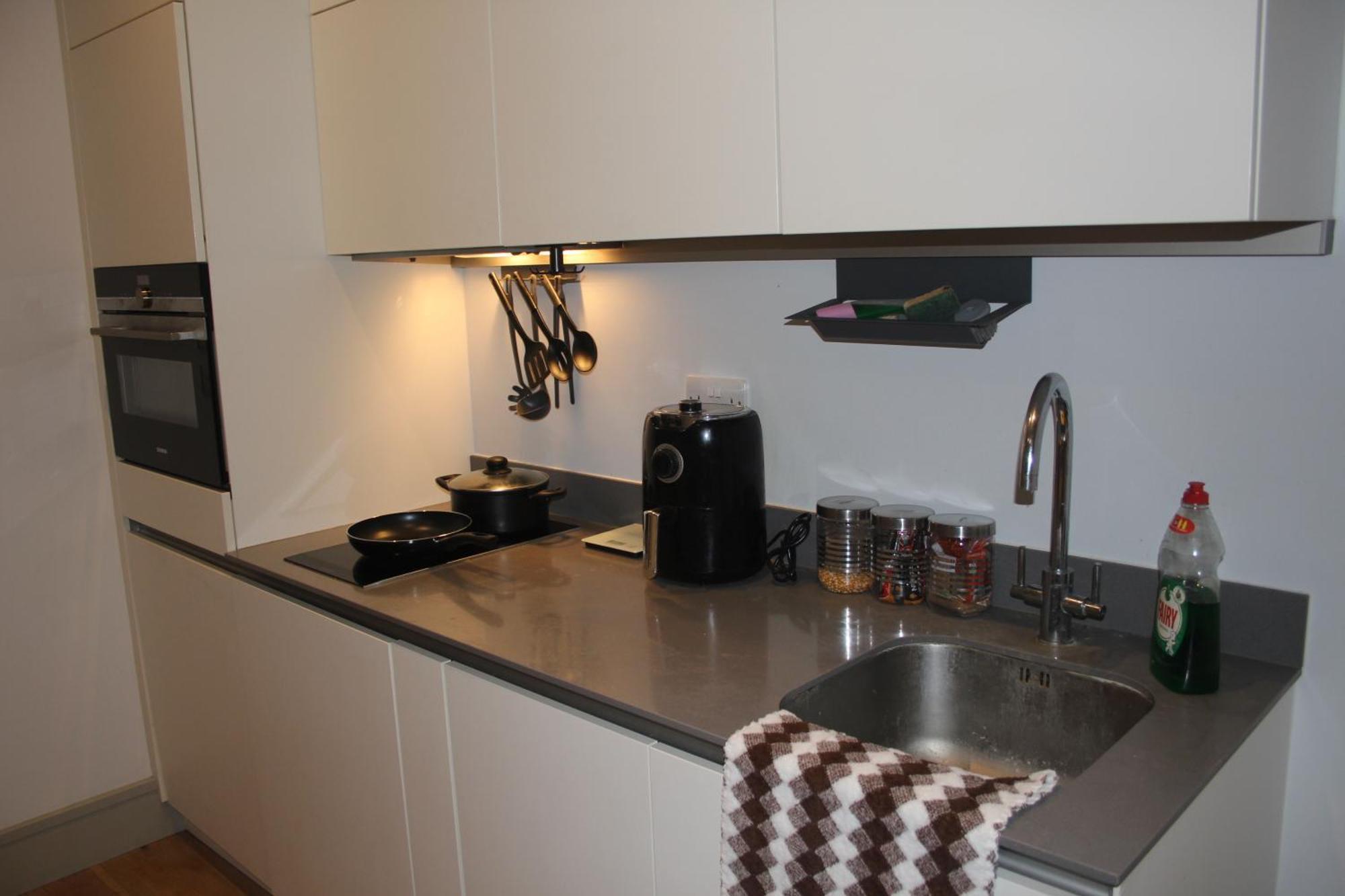 Entire Flat Near Bridge * London