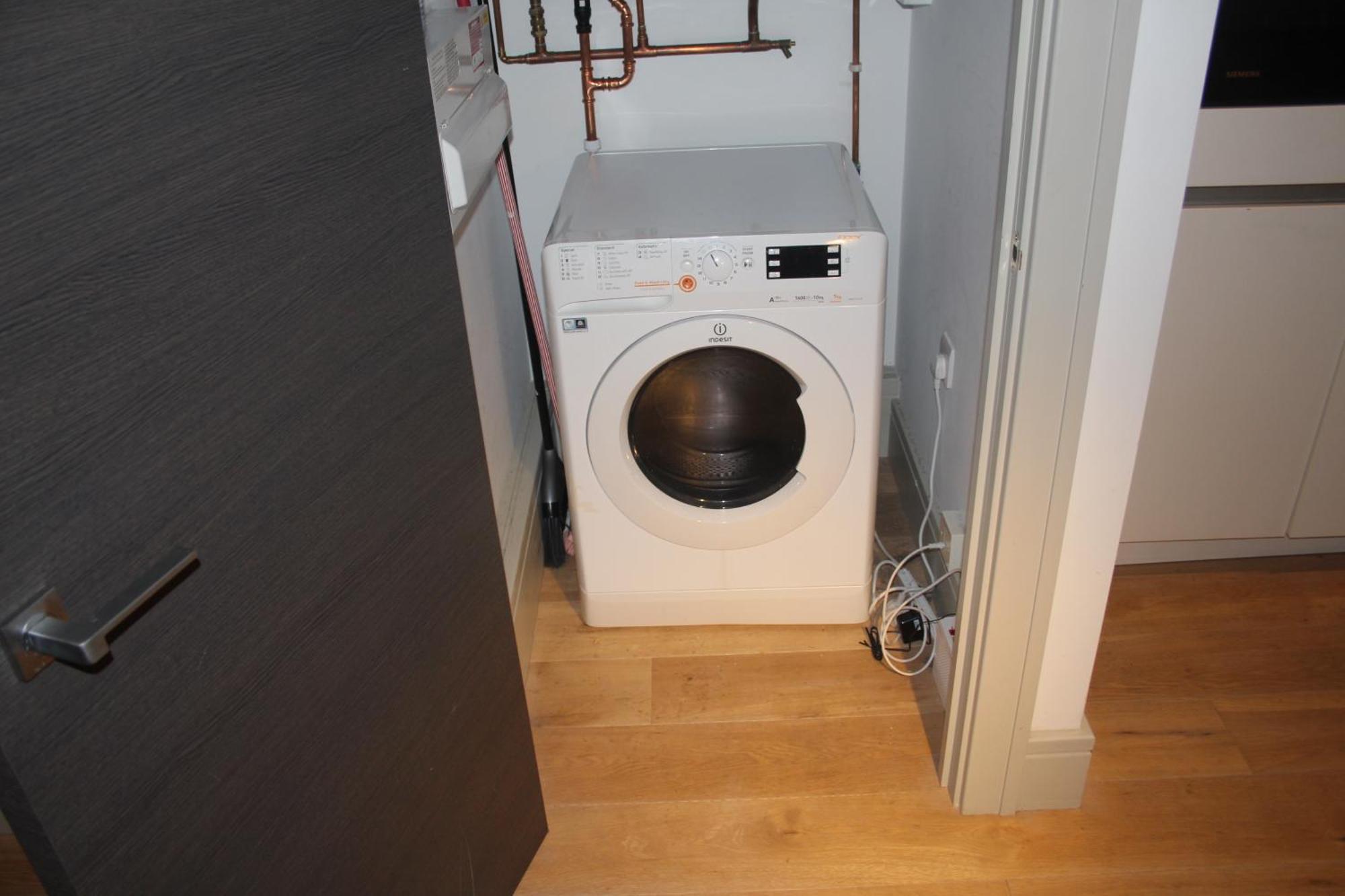 Apartment Entire Flat Near Bridge