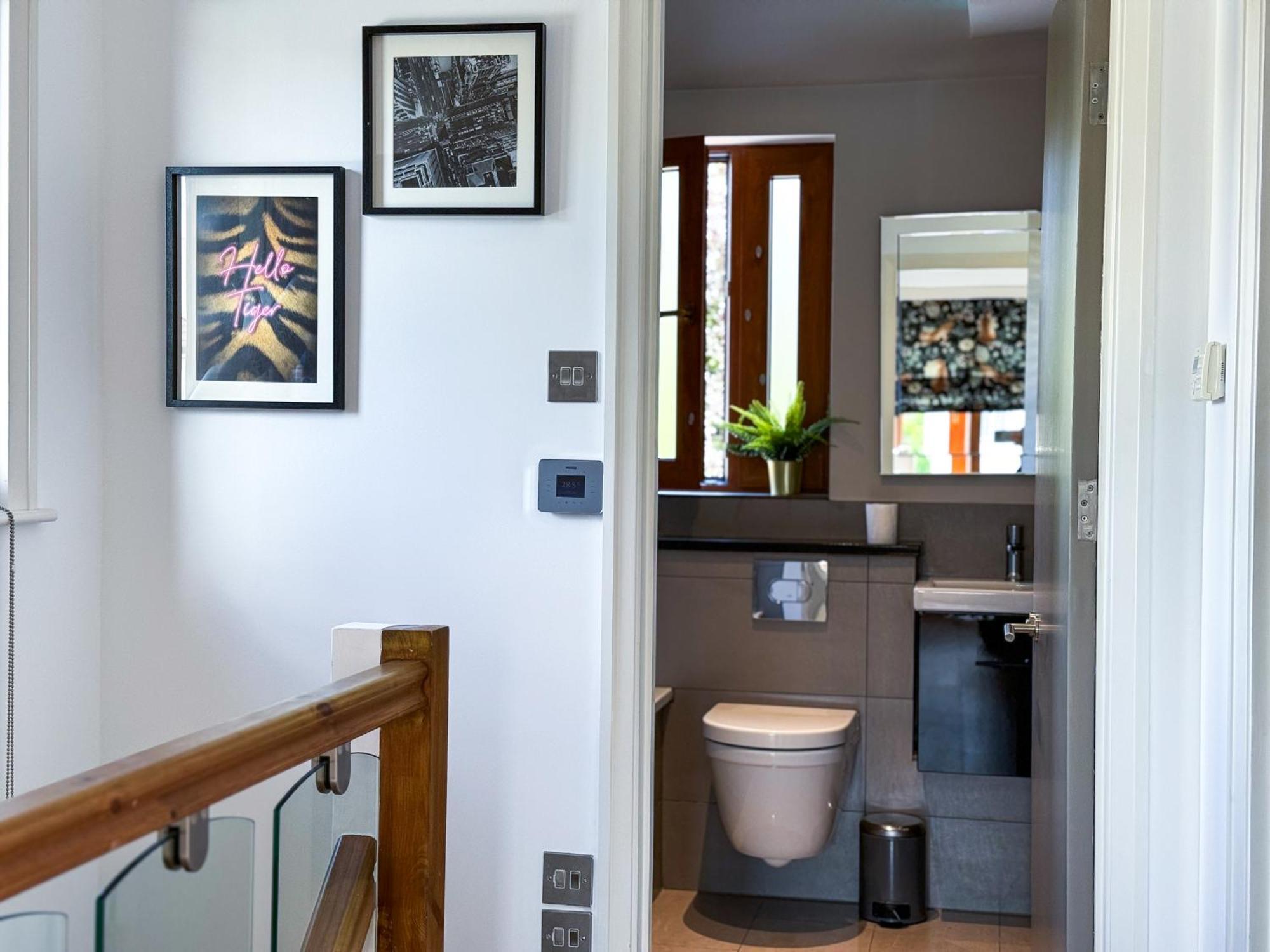 Luxurious 3bed House With Bath & Garden *