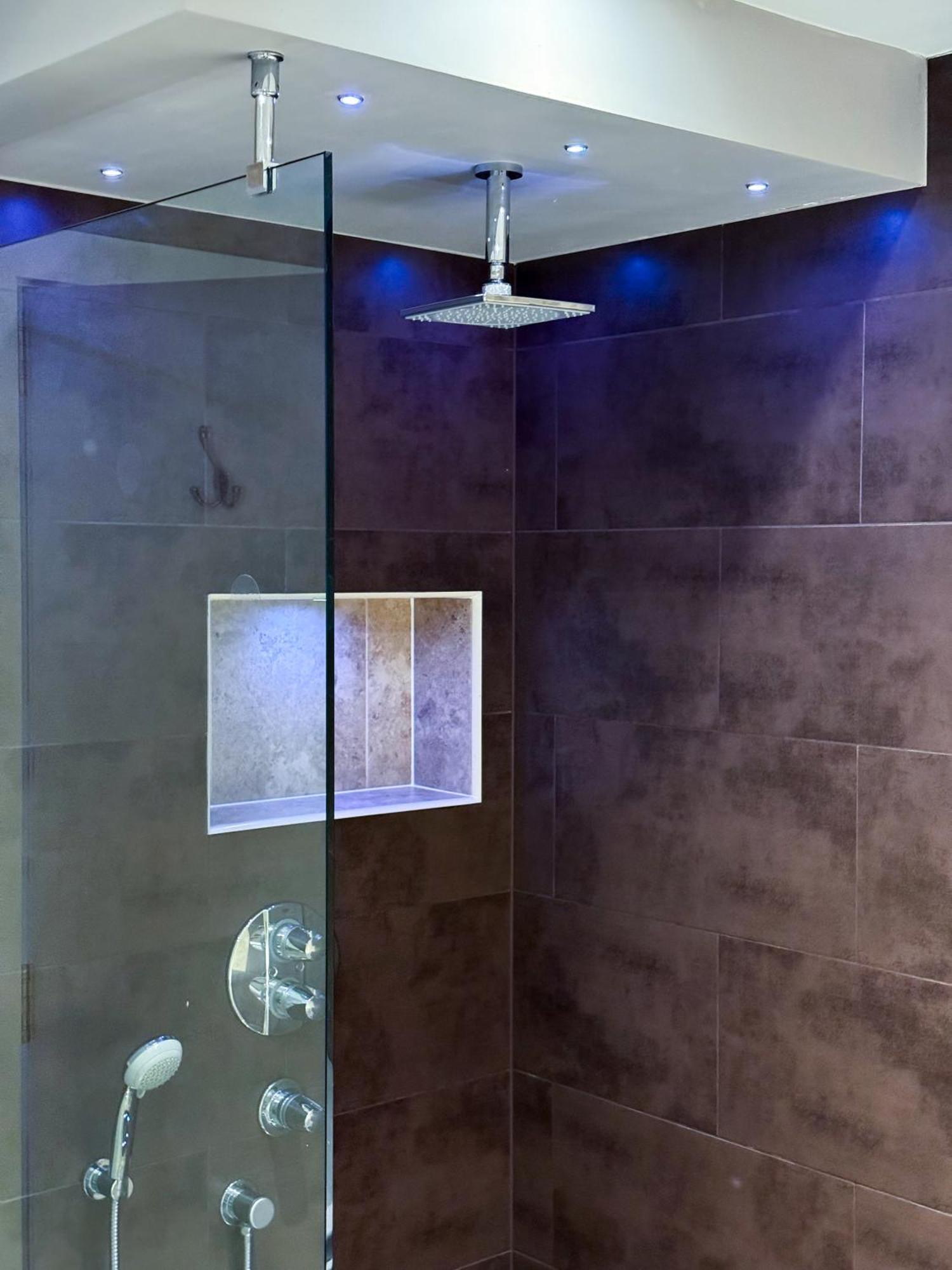 Luxurious 3bed House With Bath & Garden London