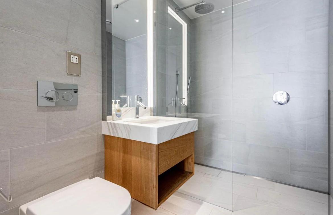 Spacious 2 Bed 2 Bath Battersea Powerstation Apartamento Londres