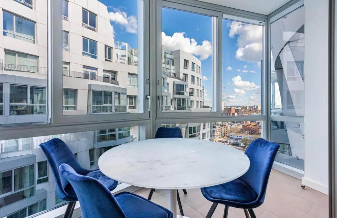Apartamento Spacious 2 Bed 2 Bath Battersea Powerstation Londres
