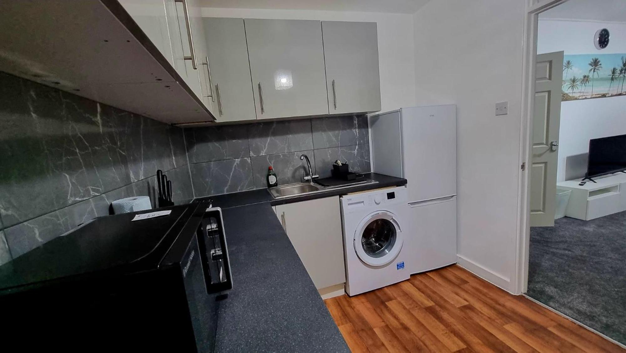 Appartement Amazing 1 Bed Entire Flat With Separate Living And Kitchen In With Free Parking Londen