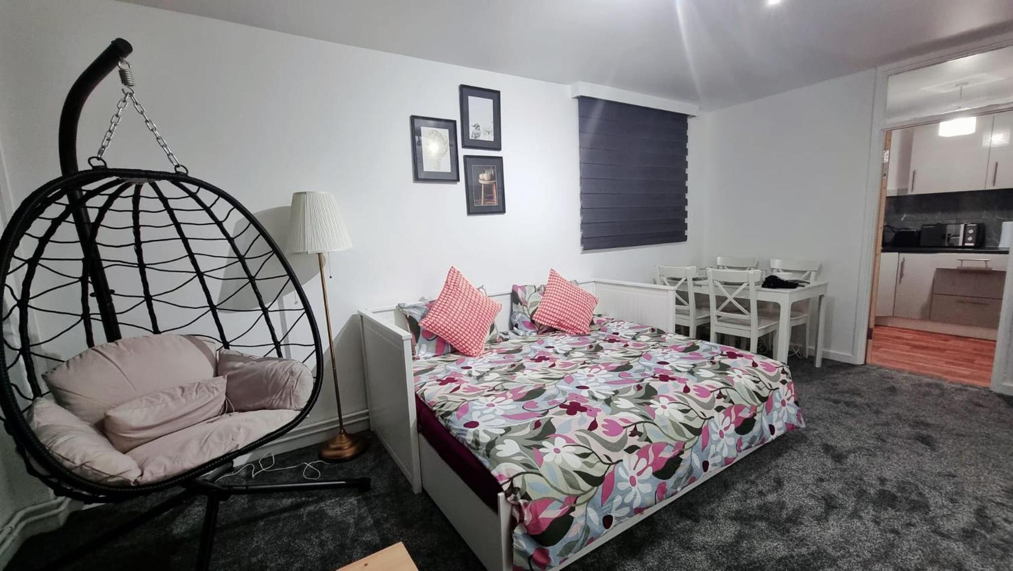 Appartement Amazing 1 Bed Entire Flat With Separate Living And Kitchen In With Free Parking Londen