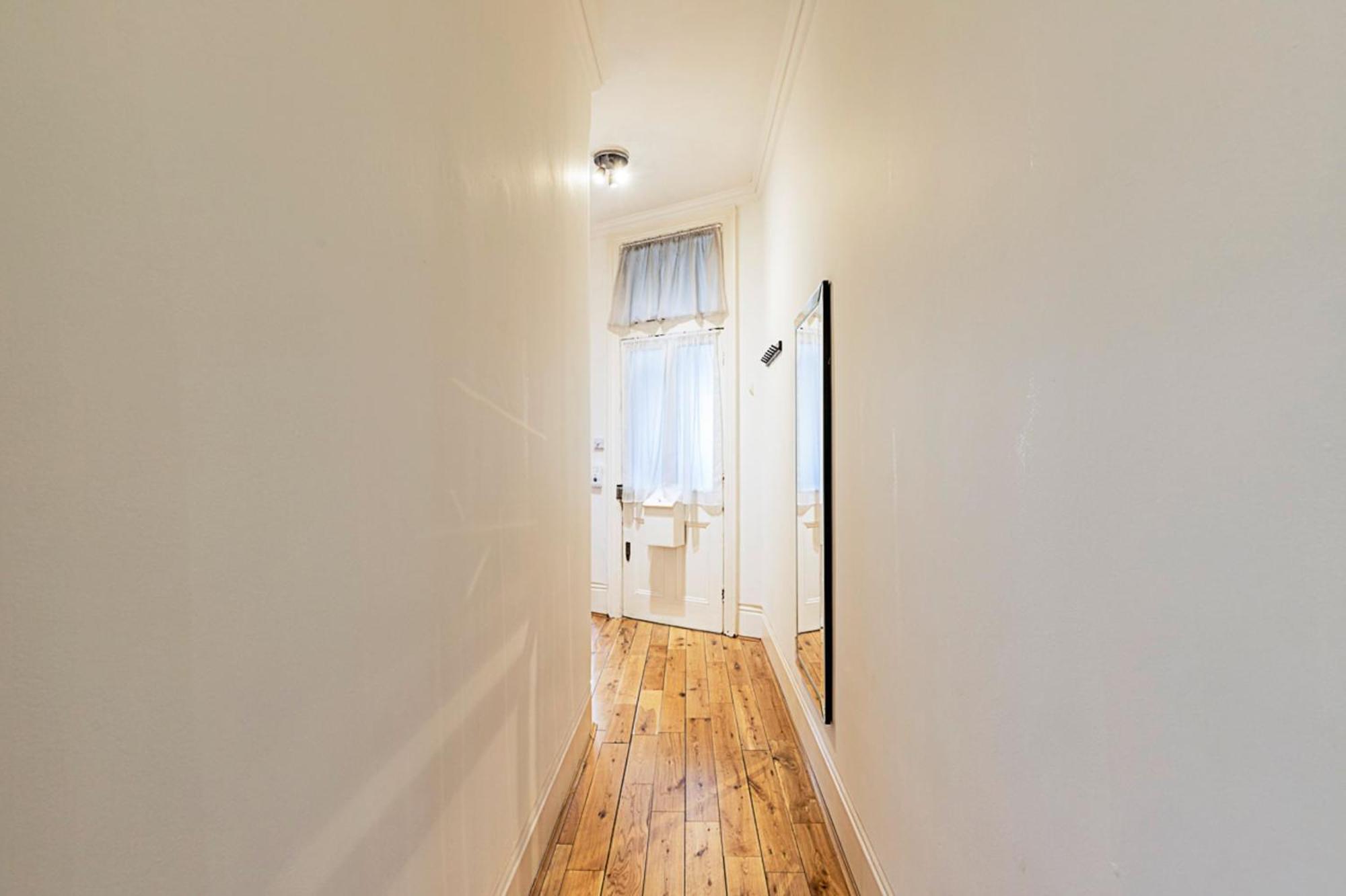 Kensington Tranquility Elegant Two-bed Retreat *