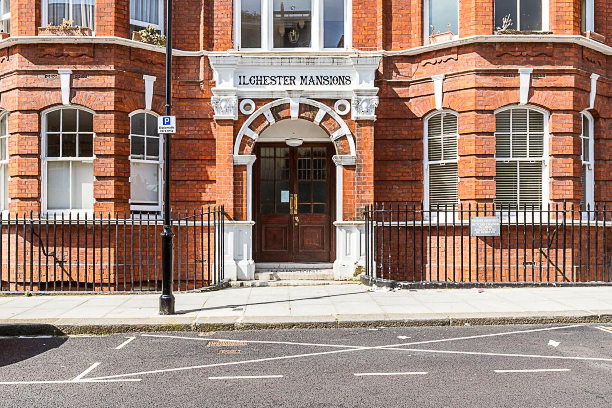 Kensington Tranquility Elegant Two-bed Retreat London