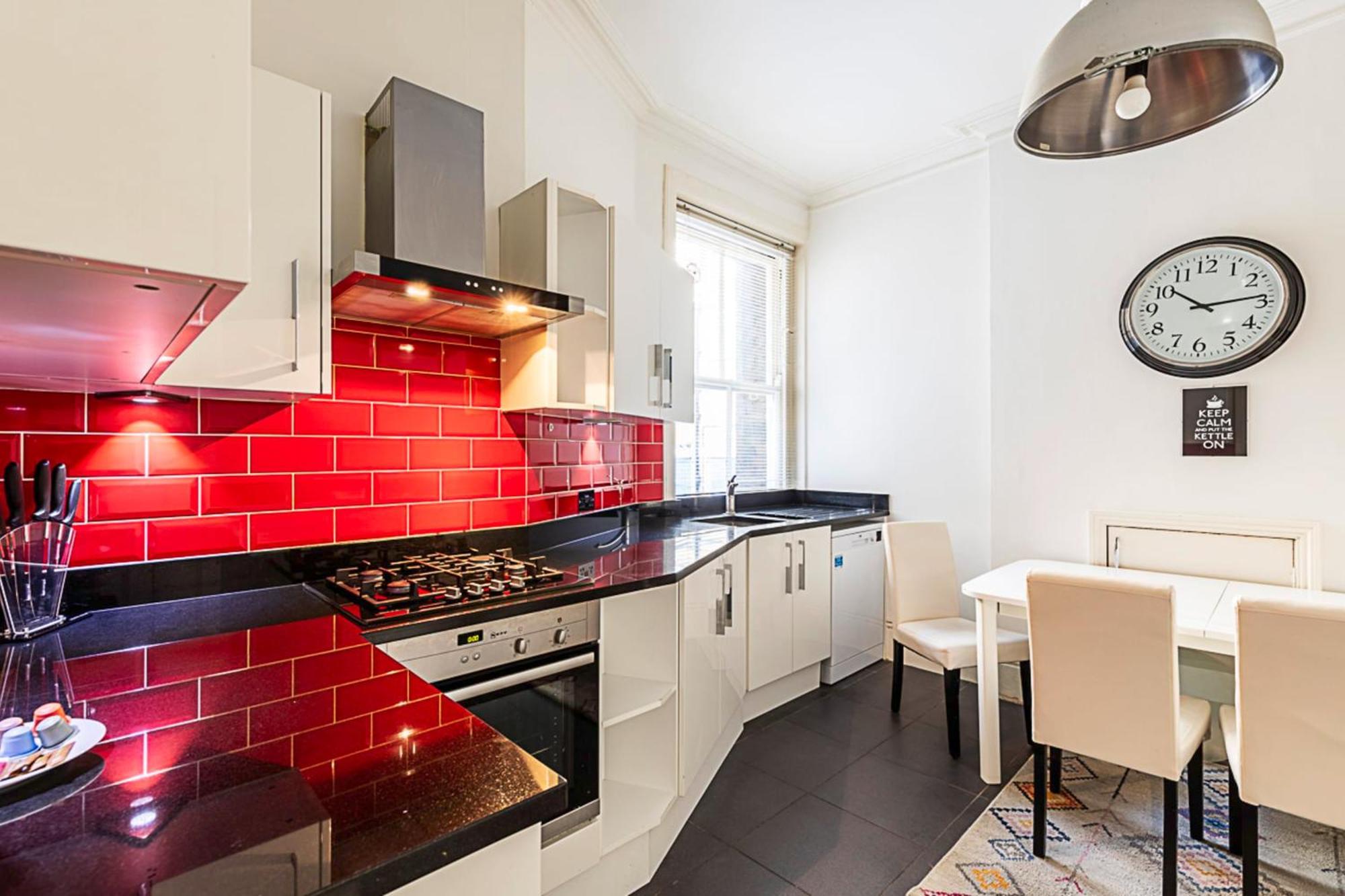 Kensington Tranquility Elegant Two-bed Retreat *