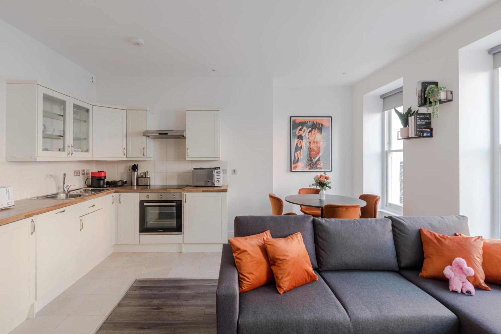 The Flirty Chambers - Fitzrovia - By Frankie Says Apartamento