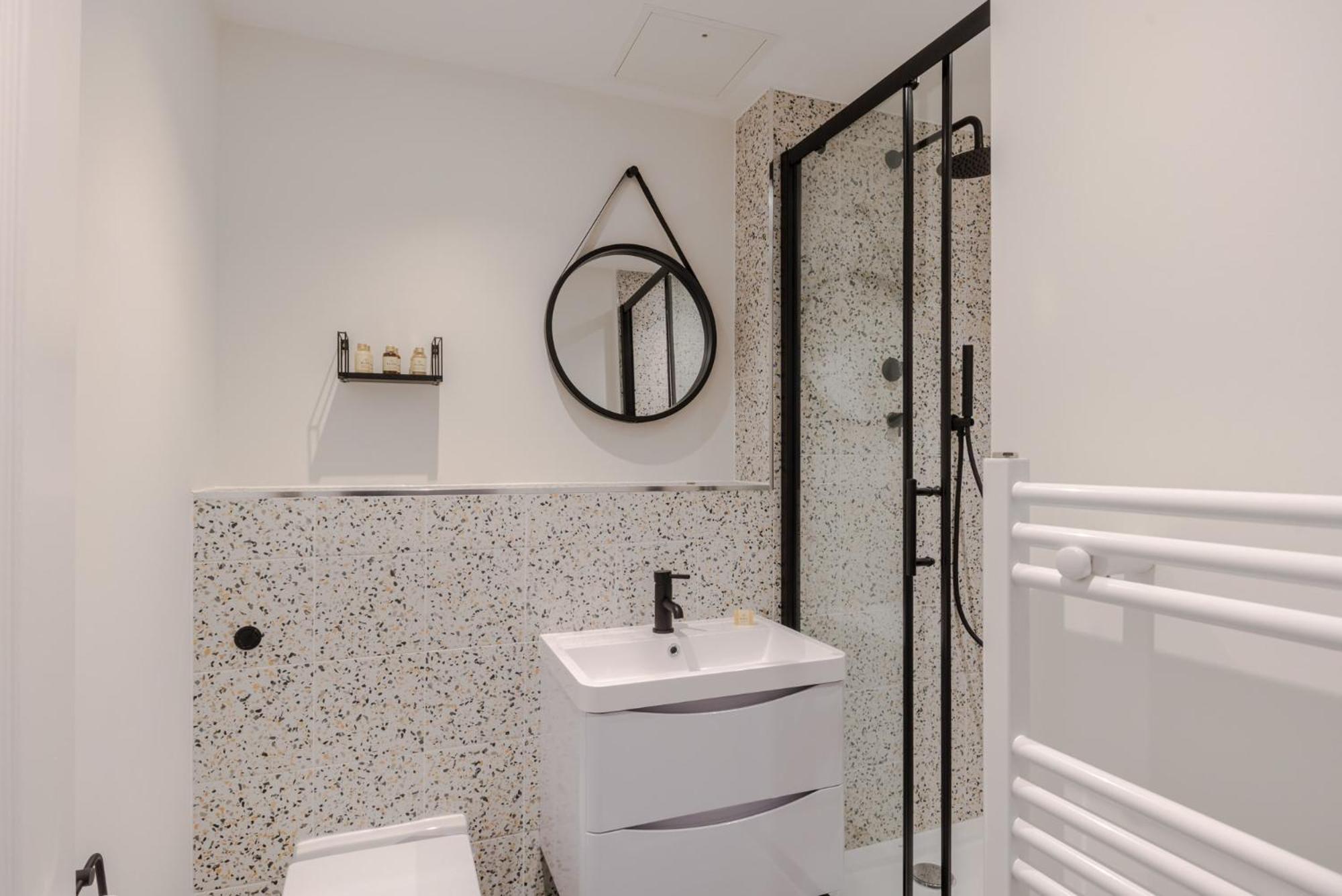 The Flirty Chambers - Fitzrovia - By Frankie Says Londres
