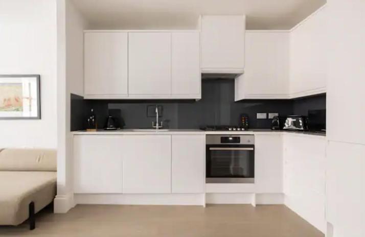 Spacious Flat In Central Ldn, Payment Required Straight Away The Host Will Message You After You've Made A Reservation